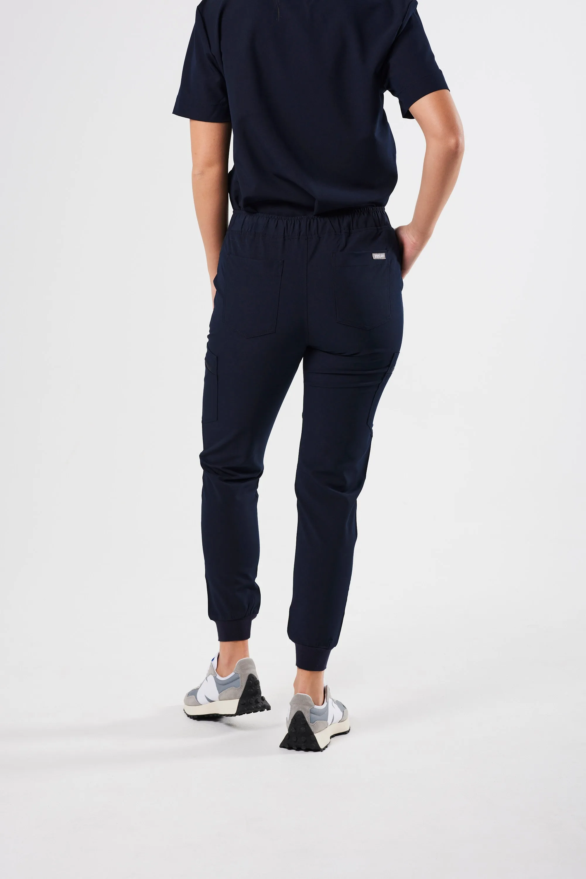 CLASSIC WOMEN'S JOGGER SCRUB PANTS (NAVY)