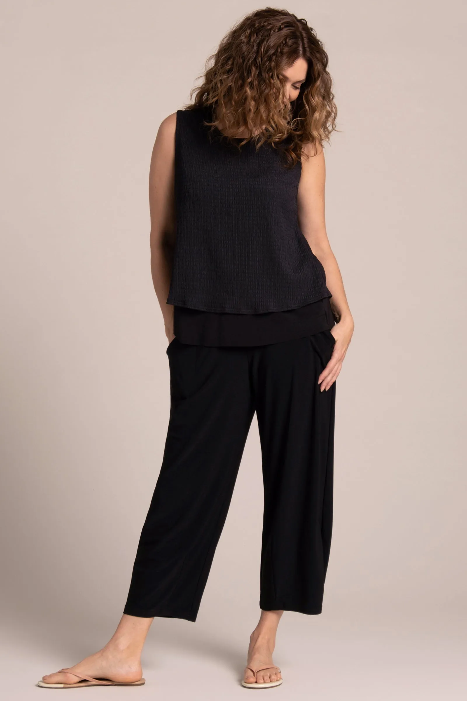 Popcorn Waffle Sleeveless Double Layer Shell | Black