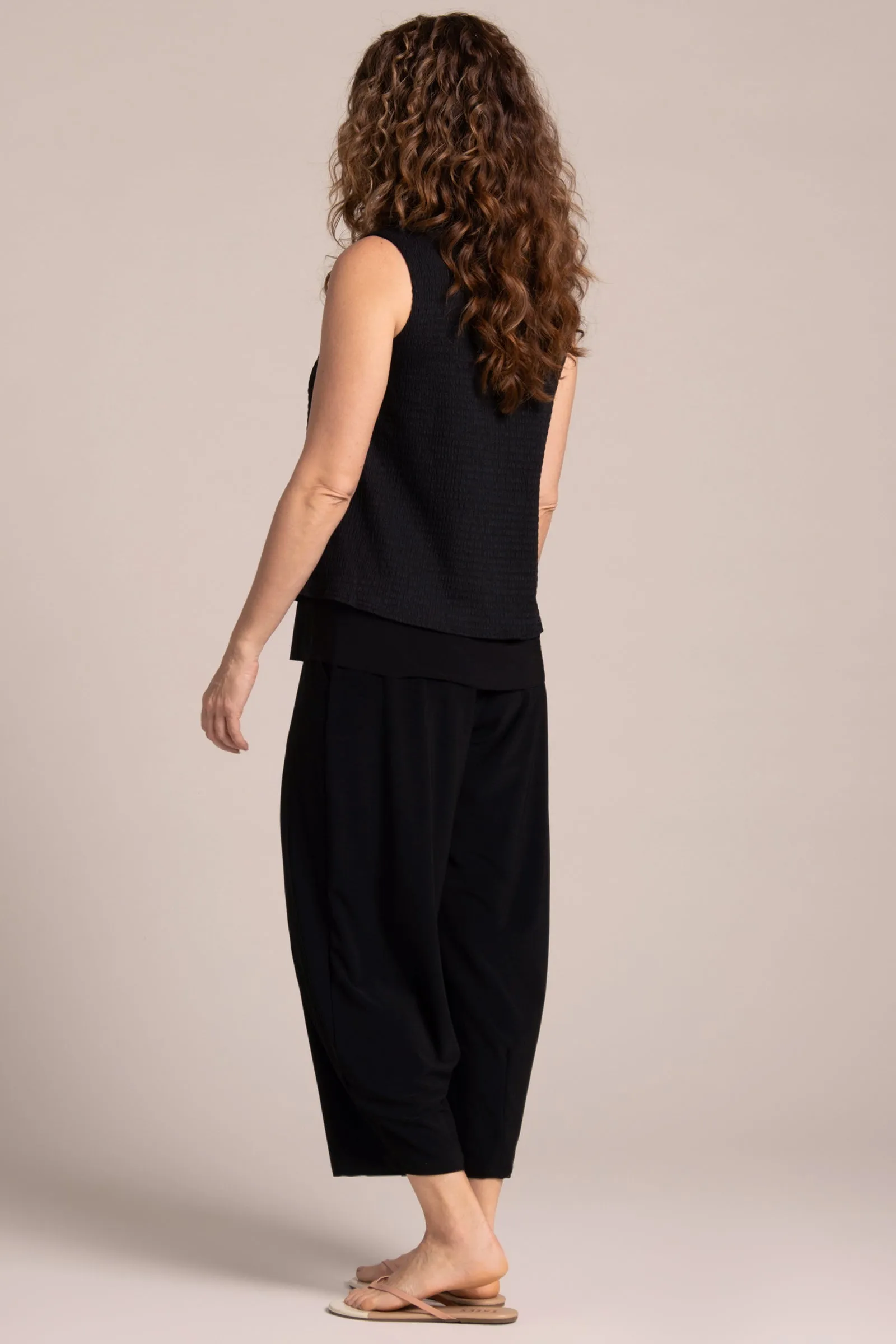 Popcorn Waffle Sleeveless Double Layer Shell | Black
